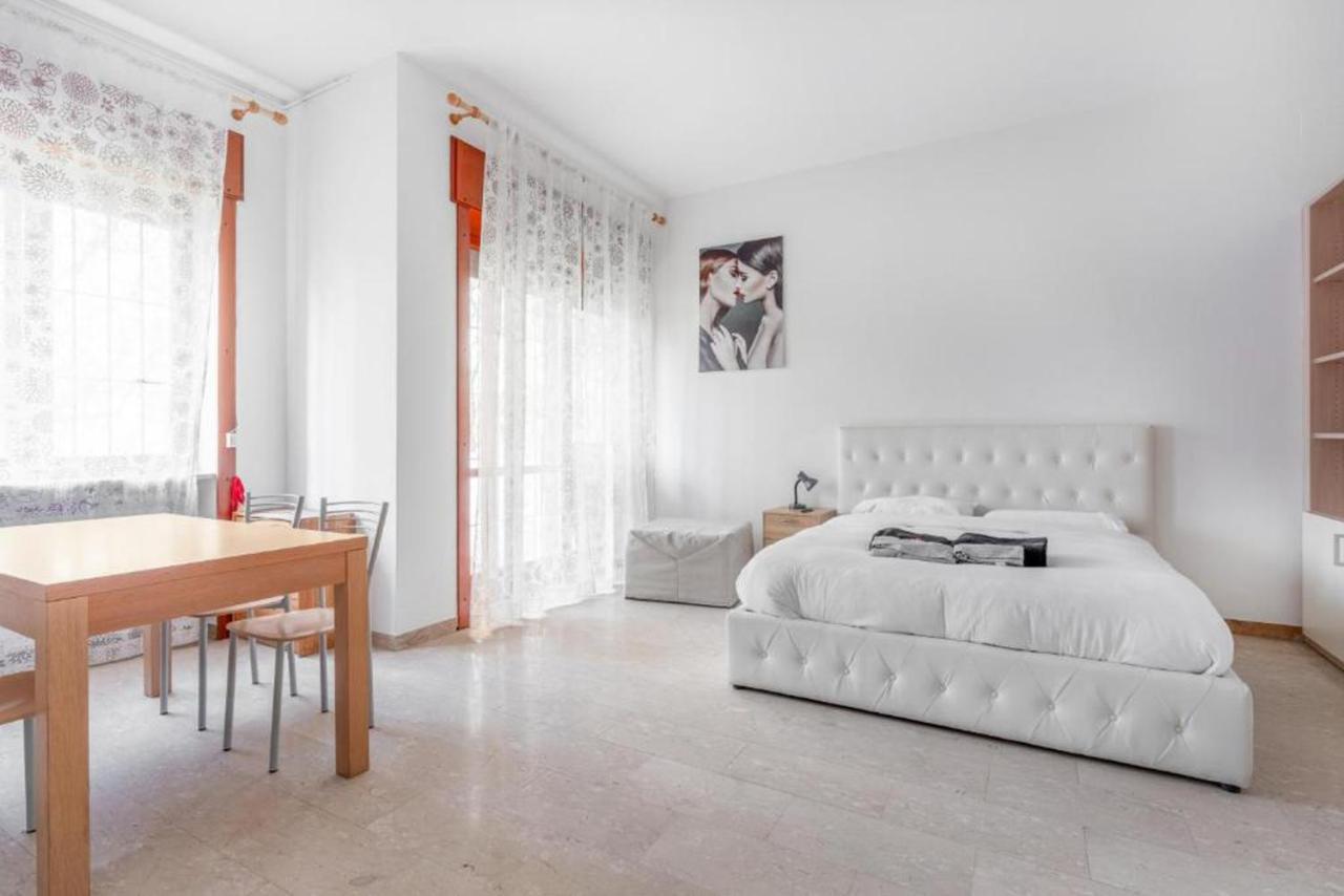 Moncler House Navigli Apartment มิลาน ภายนอก รูปภาพ
